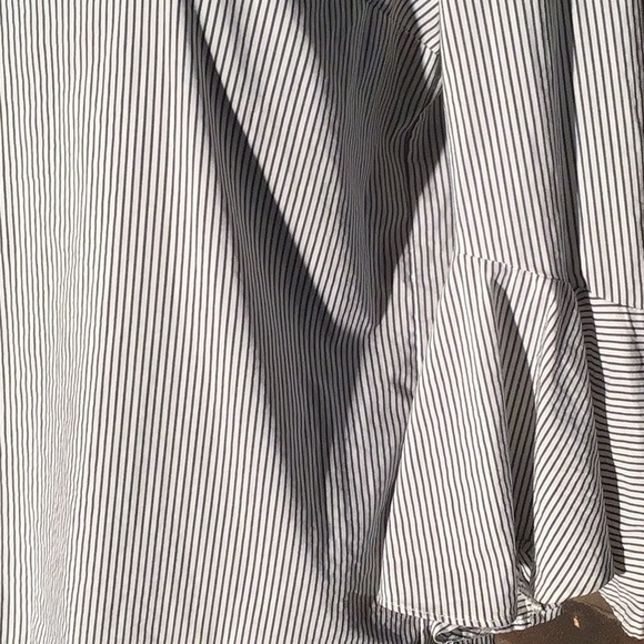 A. Byer Bell sleeve blouse white black pinstripes M - Picture 2 of 5
